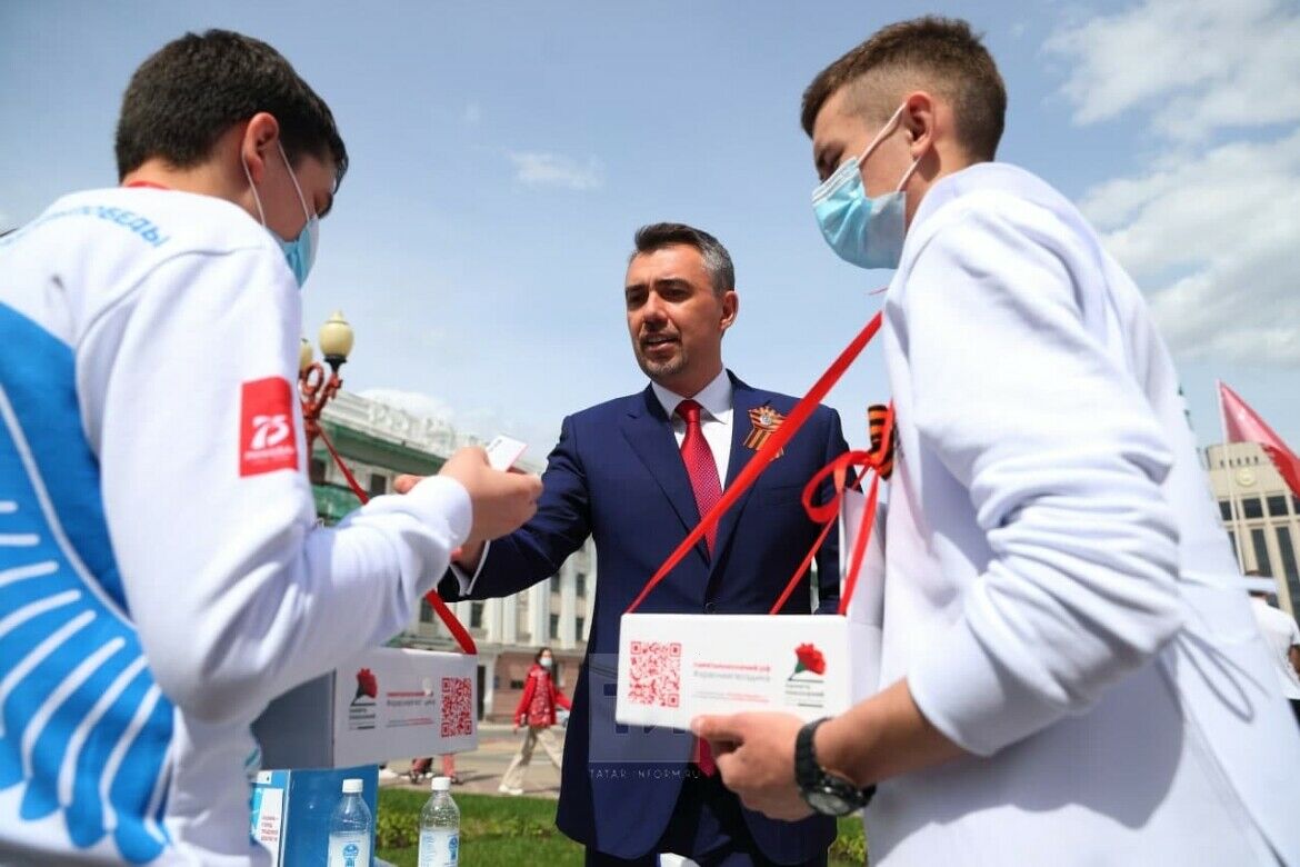 Дамир Фәттахов «Кызыл канәфер» Бөтенроссия акциясенә кушылды 