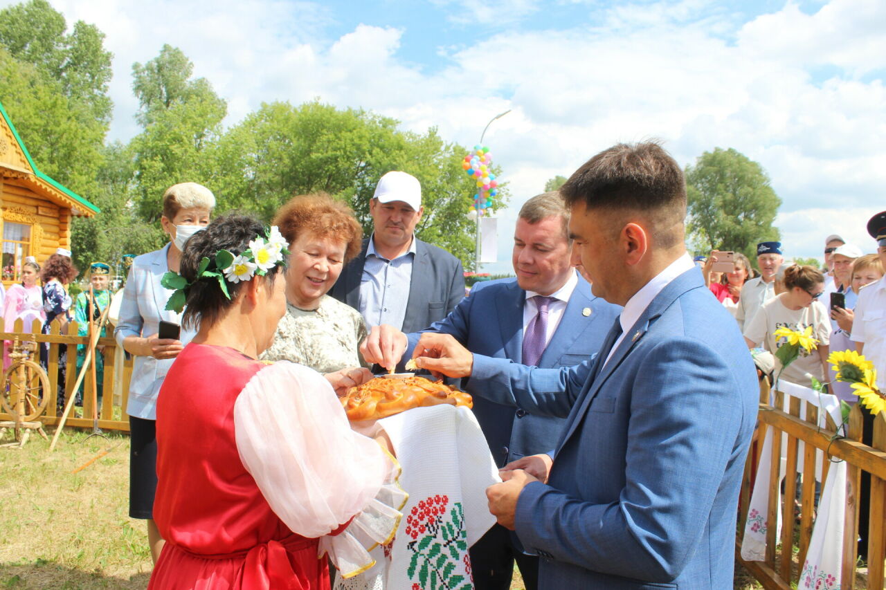 Кукмарада Сабантуй кунакларын милли ишегалларында каршы алдылар