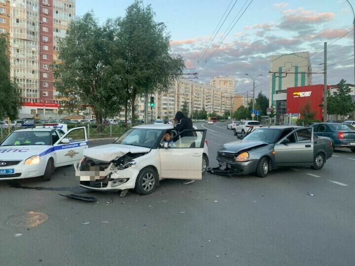 Казанда ике җиңел машина катнашындагы авариядә 16 яшьлек кыз зыян күргән