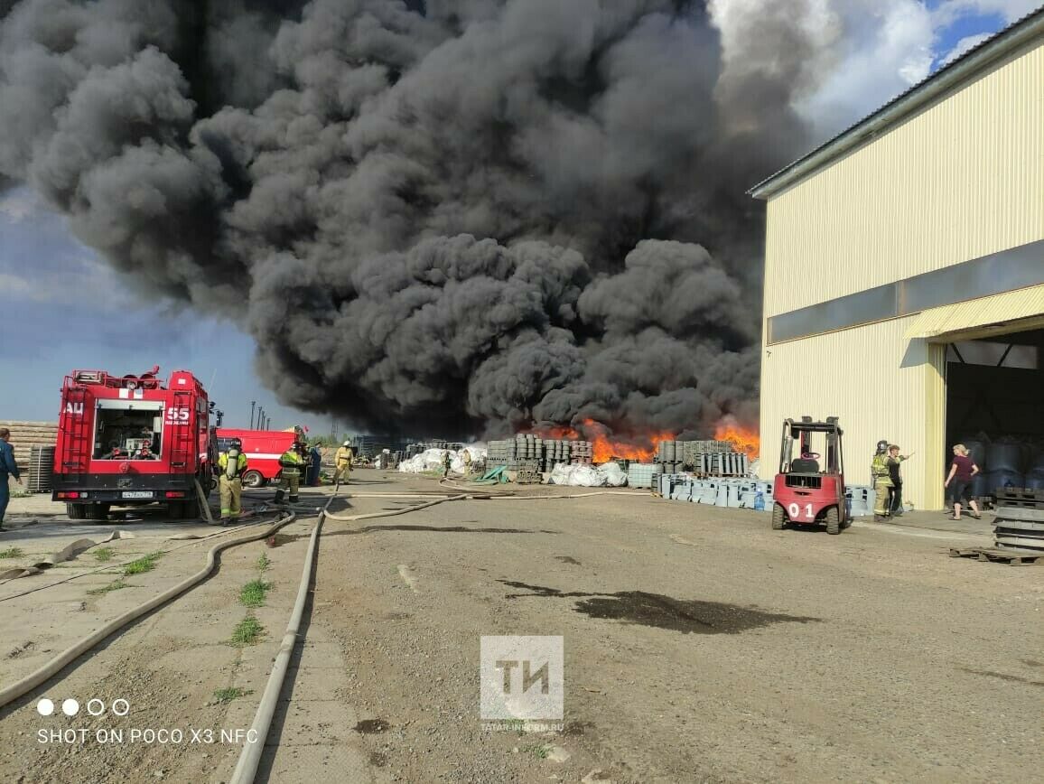 Чаллыда пластик калдыклар яна, һавада кара төтен таралды