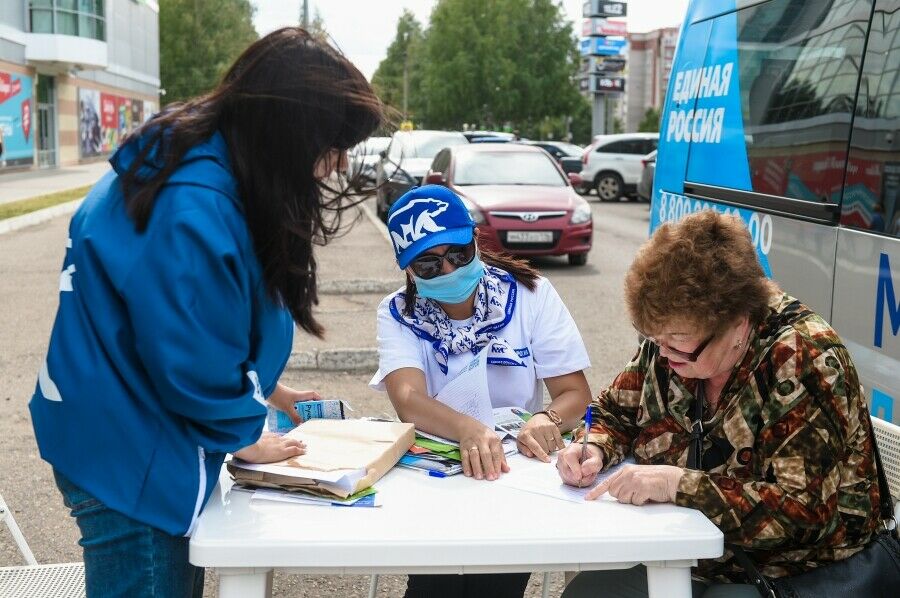 Түбән Камада «Бердәм Россия»нең мобиль кабул итү бүлмәләре эшли