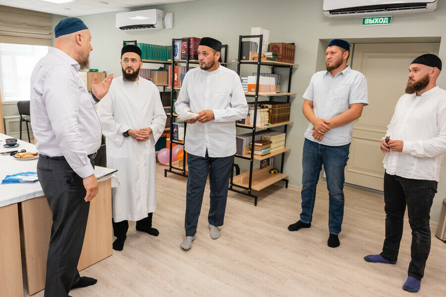 Эшмәкәрләрнең хәйрия фонды «Мөхәммәдия» мәдрәсәсенә 620 мең сум сәдака тапшырды