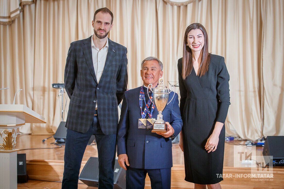 Рөстәм Миңнеханов: 2021 ел Татарстан волейбол клубларының уңышлары белән сөендерде