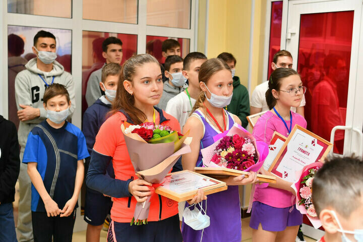Әлмәттән өч спортчы теннис буенча мастерлыкка кандидат исемен алды
