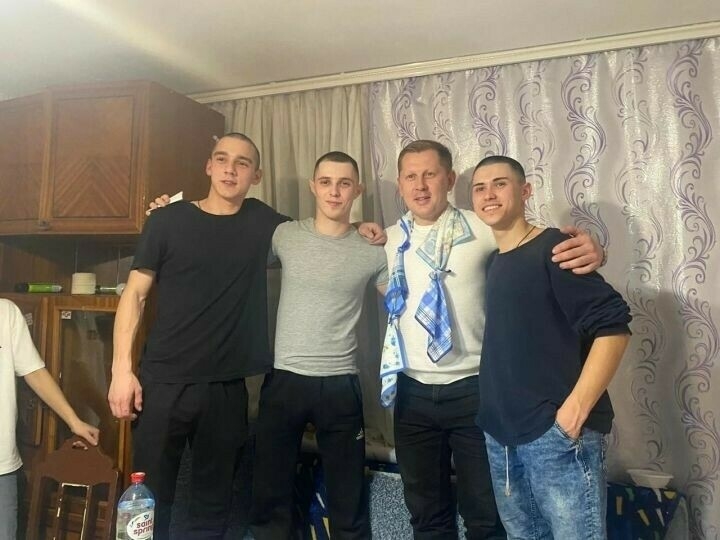 Минзәлә театрының өч артисты армиягә китә