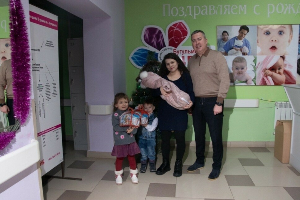 Бөгелмә мэры мобилизацияләнгәннең хатынын өченче баласы тууы белән котлады