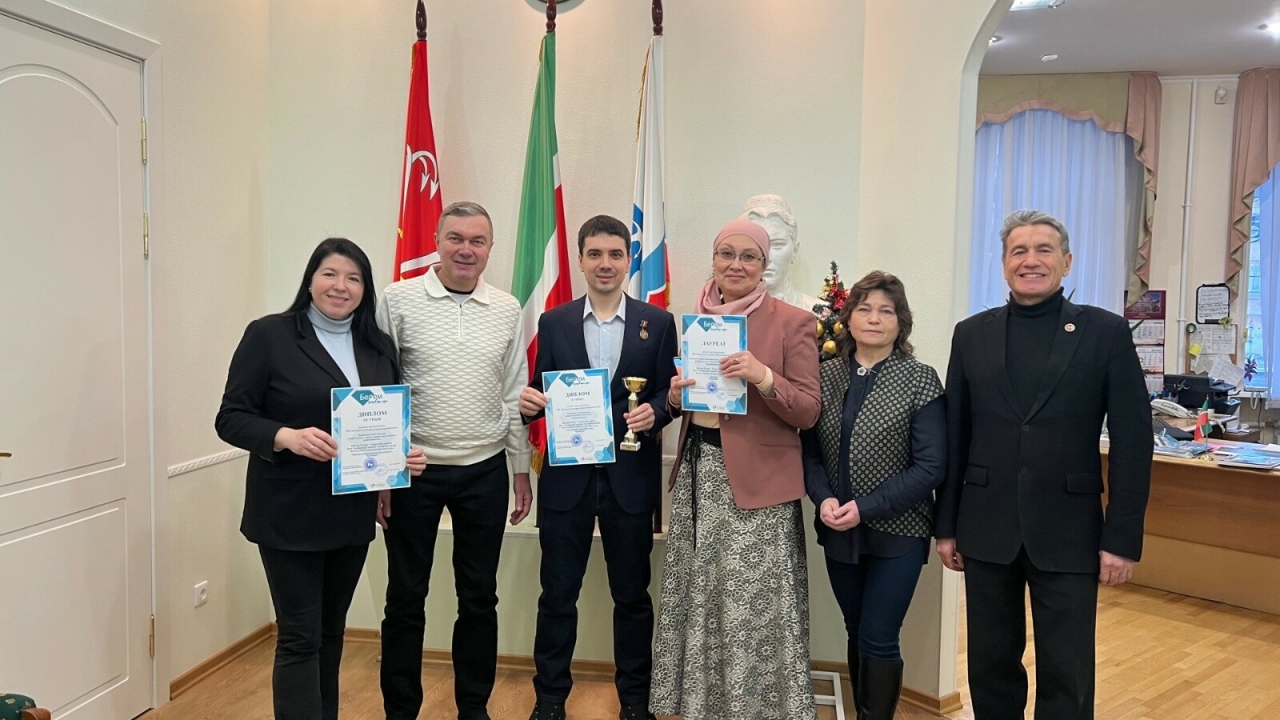 Piter.tatar порталы җитәкчесенә «Габдулла Тукайның 135 еллыгына» билгесе тапшырылды