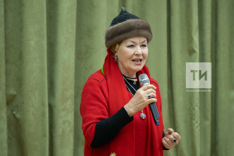 Гөлзада Сафиуллина: Илһам Шакиров җырлары белән бөтен татар халкын берләштерде