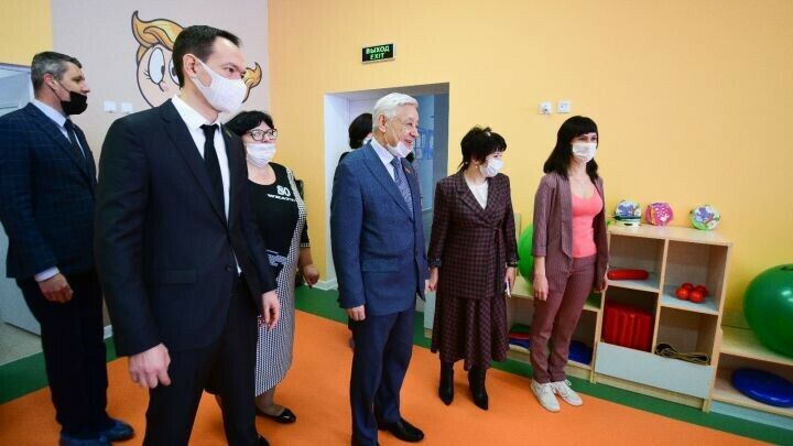 Фәрит Мөхәммәтшин Әлмәттә яңа балалар бакчасы ачылышында катнашты