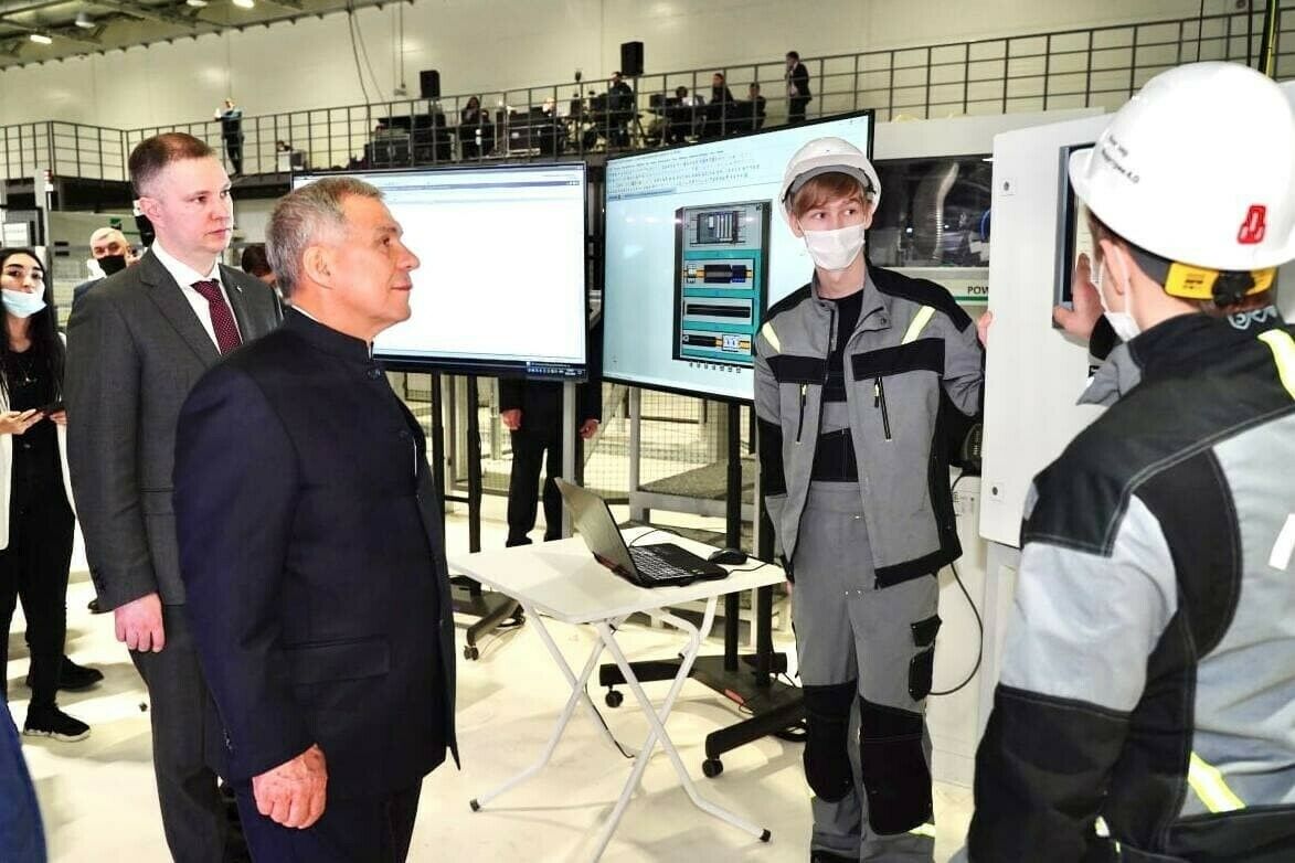 Рөстәм Миңнеханов мәктәп укучылары өчен эшмәкәрлек олимпиадасы ачылуын игълан итте