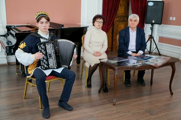 Аксубай педагогы музыкаль пьесалар җыентыгы чыгарды