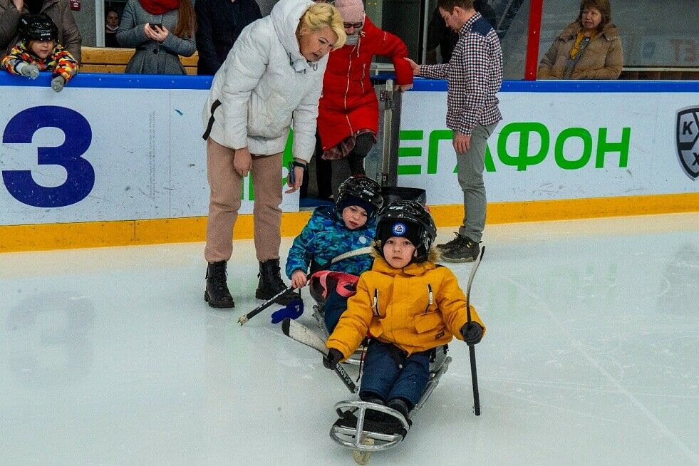 Түбән Камада следж- хоккей буенча беренче дәрес узды