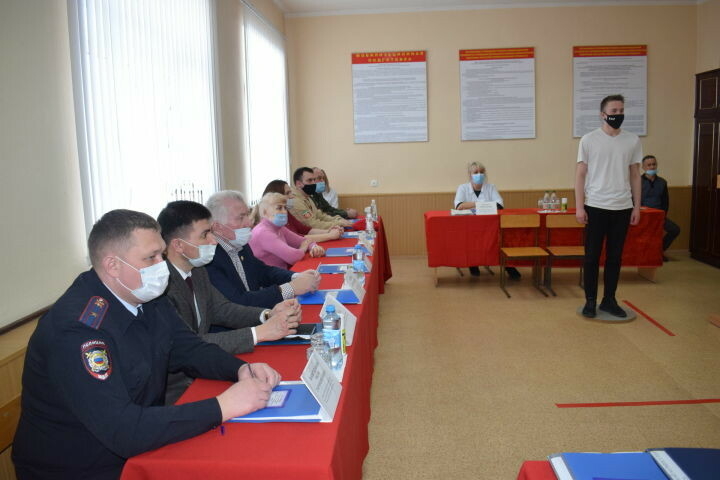 Бөгелмә хәрби комиссариатында чакырылыш комиссиясенә 23 егет килде
