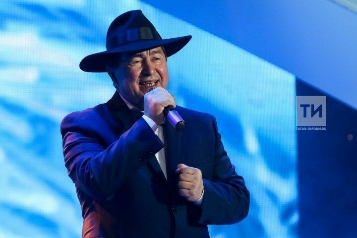 Виталий Агапов Мариупольдән күчеп килергә мәҗбүр булган кешеләргә концерт куярга җыена