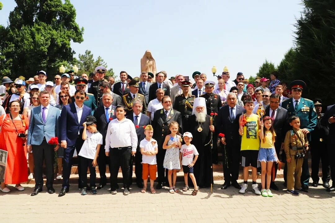 Ташкентның Мәңгелек ут урнашкан Волгоград мемориаль комплексына чәчәкләр салдылар