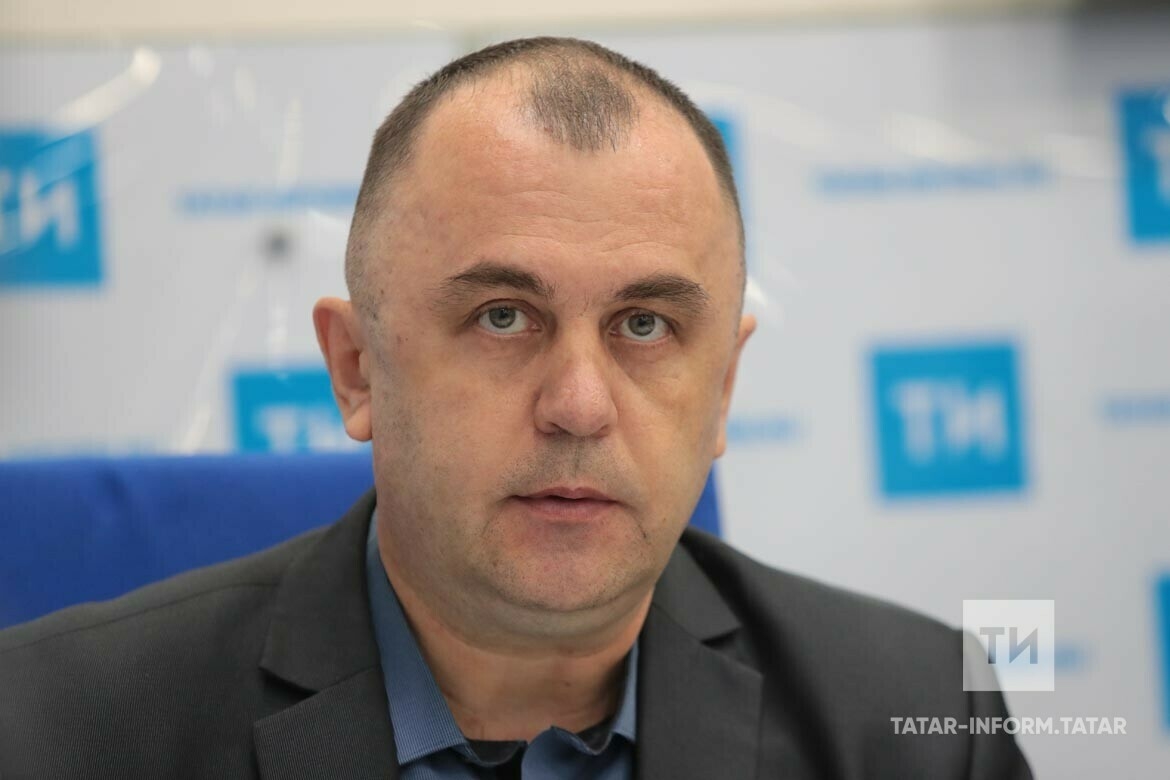 Тел галиме татар телендәге элмә такталарда очраган иң еш хаталарны атады