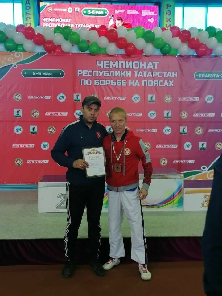 Азнакай егете көрәш буенча республика чемпионаты призеры булды