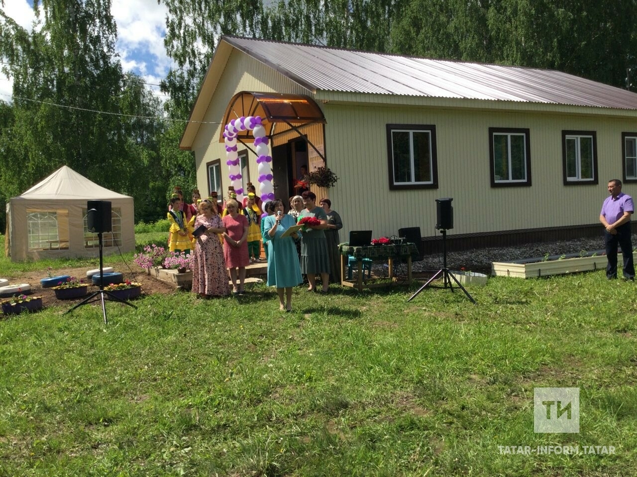 Киров өлкәсенең Яңа Йөрек авылында эшмәкәрләр акчасына салынган клуб һәм китапханә ачылды