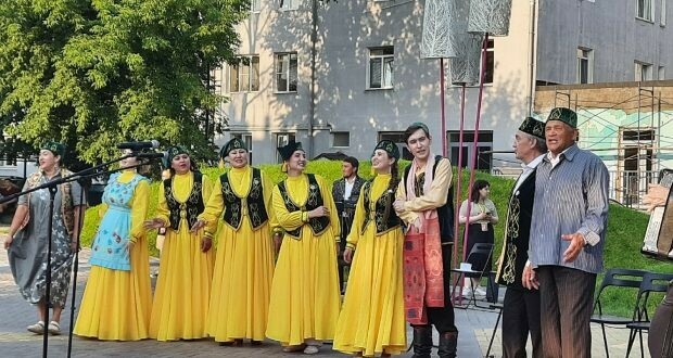 Шагыйрь, композитор Мидхәт Әбделманов Уфада ачык һавада татарча бәйрәм оештырган