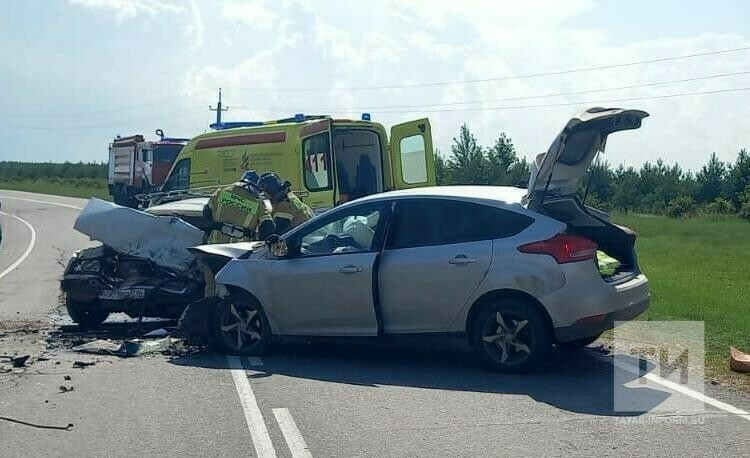 Татарстанда ике җиңел автомобиль бәрелешкән, йөртүчеләрнең берсе үлгән