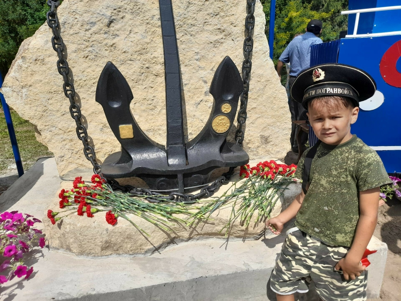 Теләчедә хәрби диңгез флотында хезмәт итүчеләргә багышлап һәйкәл ачылды