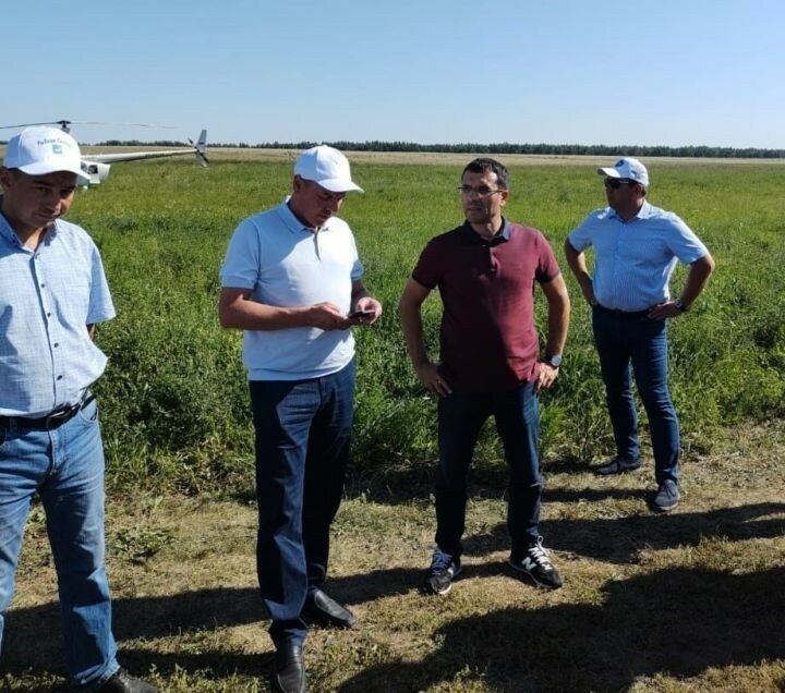 Авыл хуҗалыгы һәм азык-төлек министры Балык Бистәсендә кыр эшләренең барышы белән танышты