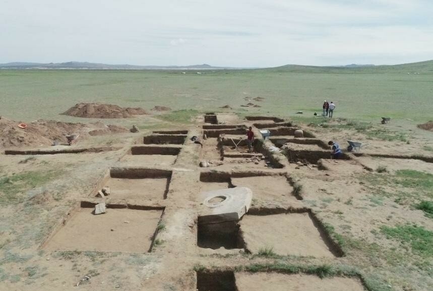 Монголиядә Төрки каганлык чорыннан калган язма һәйкәл табылган