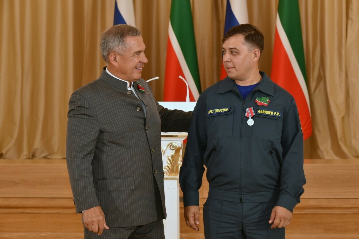 Куркыныч шартларда хатын-кызны коткарган янгын сүндерүчене Татарстан Президенты бүләкләде