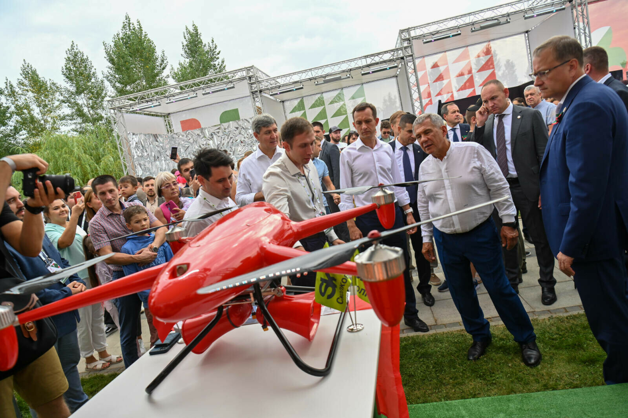 Миңнеханов «TatFuture» фестивалендә: Цифрлы сервислар безнең тормышка тыгыз үтеп керде