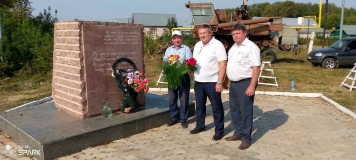 Әгерҗе районында элеккеге район башлыгы Рафис Сәетовны искә алдылар