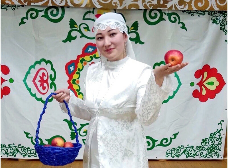 «Яңарыш» газетасы «Искер җыены» фестивале лауреаты Диана Алиева белән таныштыра