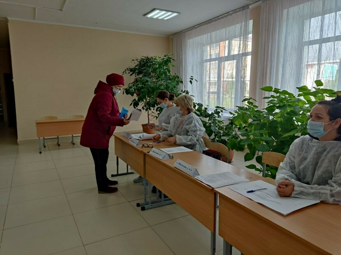 Бәйрәмгә барган кебек: Мамадышта беренче тапкыр тавыш бирүчеләргә бүләк тапшырдылар