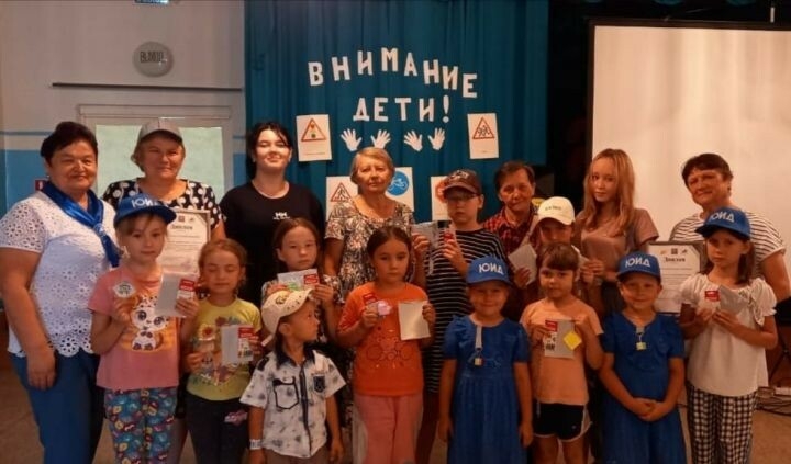 Лениногорск районының Юлтимер мәдәният йортында балаларга юл кагыйдәләрен өйрәттеләр