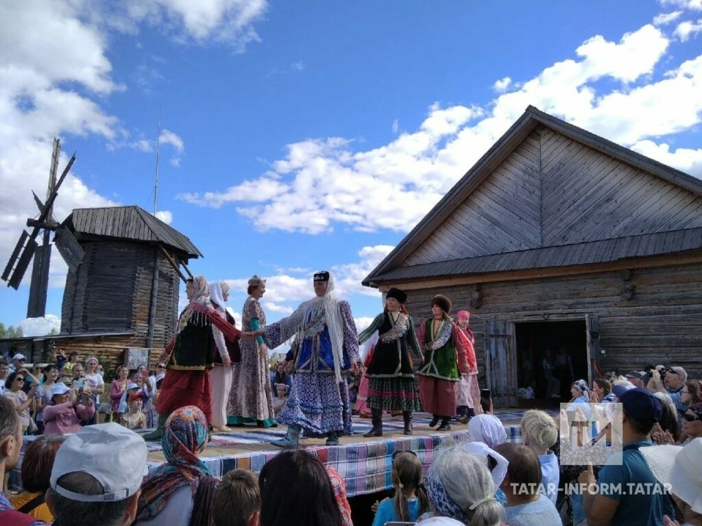 Удмуртиядә «Гурт-Fest» авыл мәдәнияте фестивалендә борынгы татар киемнәрен күрсәттеләр