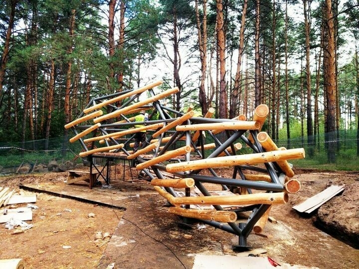 Чаллыда Яр буе паркы урманында үзенчәлекле балалар мәйданчыгы ясыйлар