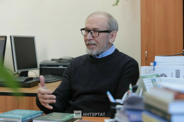 Дамир Исхаков: Мәктәпләрдә татар тарихы юк дәрәҗәсендә