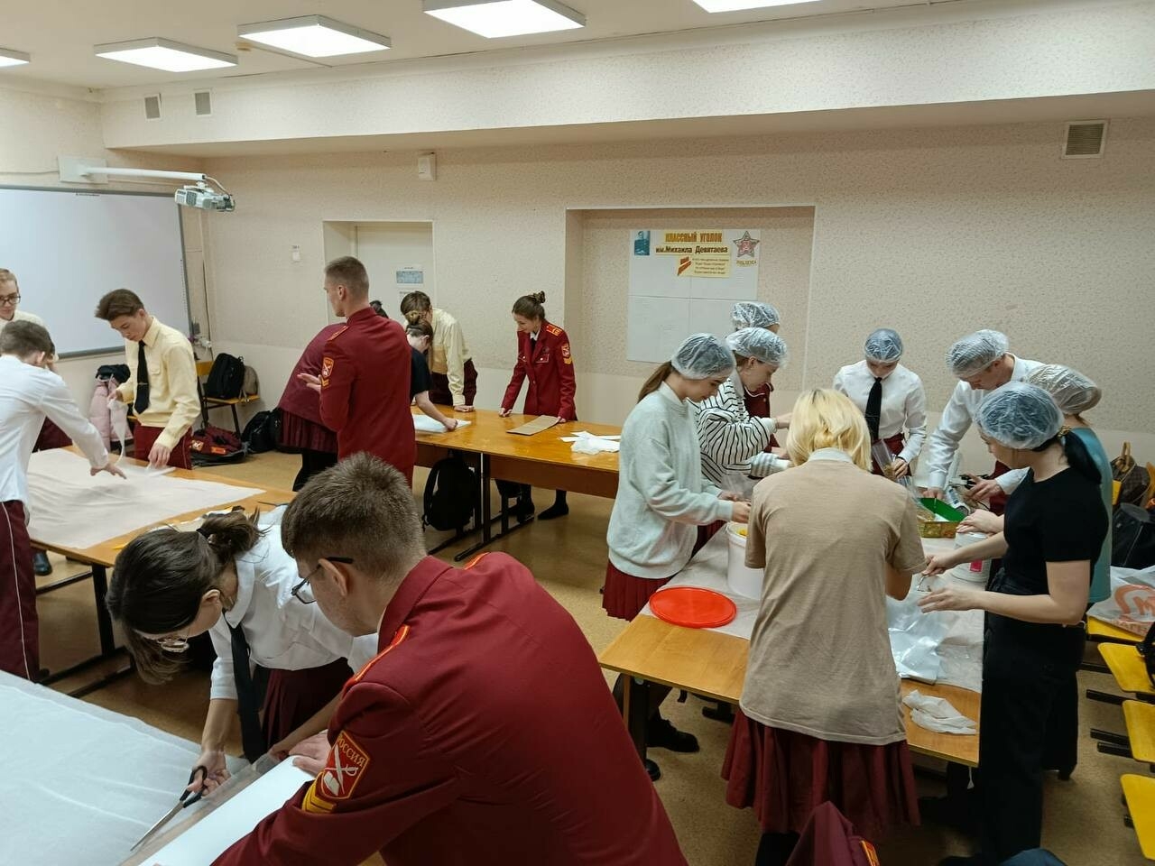 Лаеш районы волонтерлары махсус хәрби операциядә катнашучыларга коры шулпа әзерләгән