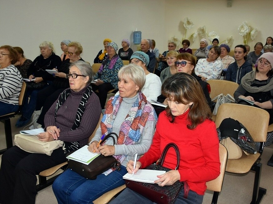 Түбән Камада көмеш яшьтәге 50 кеше медицина белеме нигезләрен өйрәнә