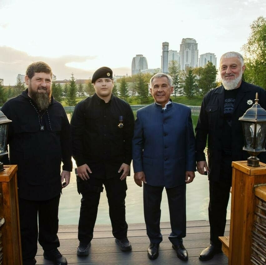 Рөстәм Миңнеханов Рамзан Кадыйровның улын «Дуслык» ордены белән бүләкләде