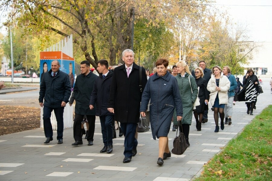 Түбән Камада төзекләндерүдән соң җәяүлеләр йөри торган урам ачылды