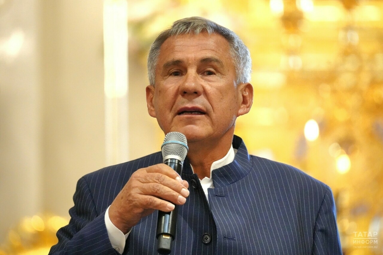 Миңнеханов Татарстан халкы исеменнән Путинны туган көне белән котлады