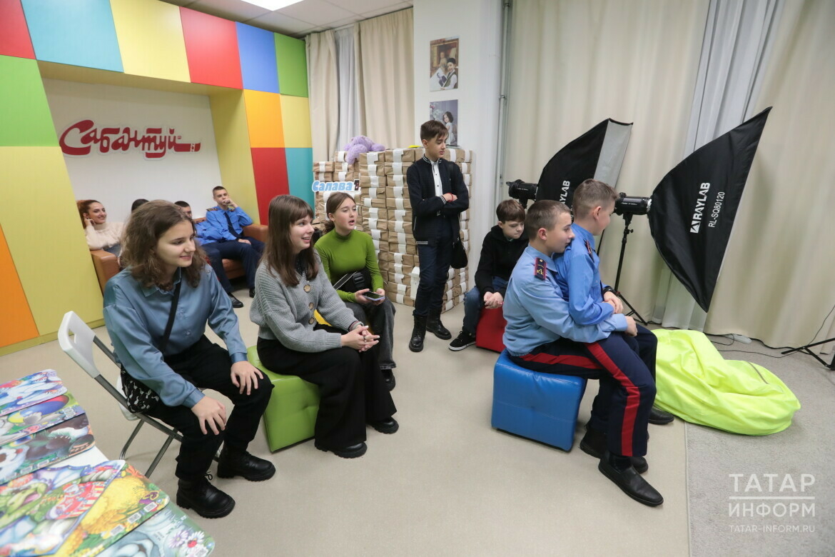 Луганск Халык Республикасыннан килгән укучылар «Татмедиа»да экскурсиядә булды