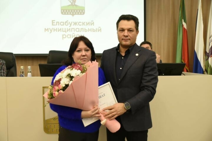 Алабугада янгыннан зыян күргән гаиләгә ике бүлмәле фатир биргәннәр