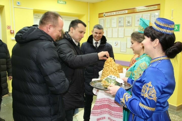 Тимур Сөләйманов Зәйгә эшлекле сәфәрендә балалар һәм яшүсмерләр белән әңгәмә корды