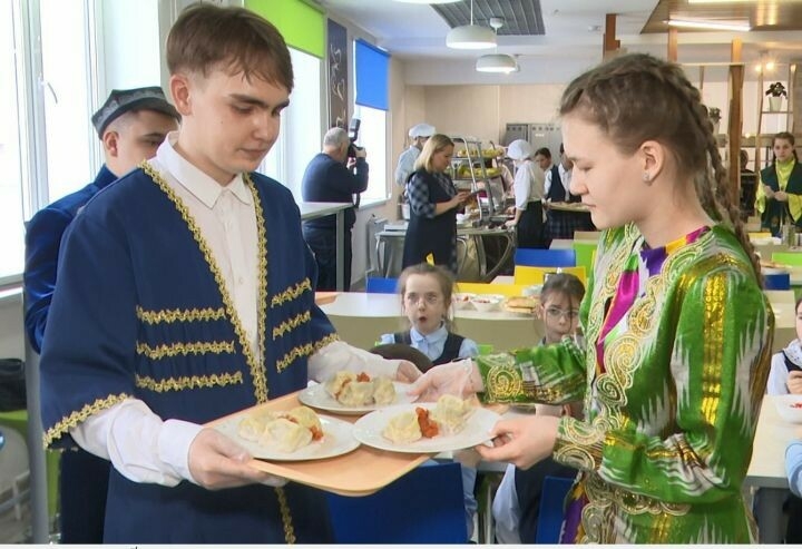 Түбән Кама шәһәренең 37нче лицеенда милли ашлар белән сыйландылар