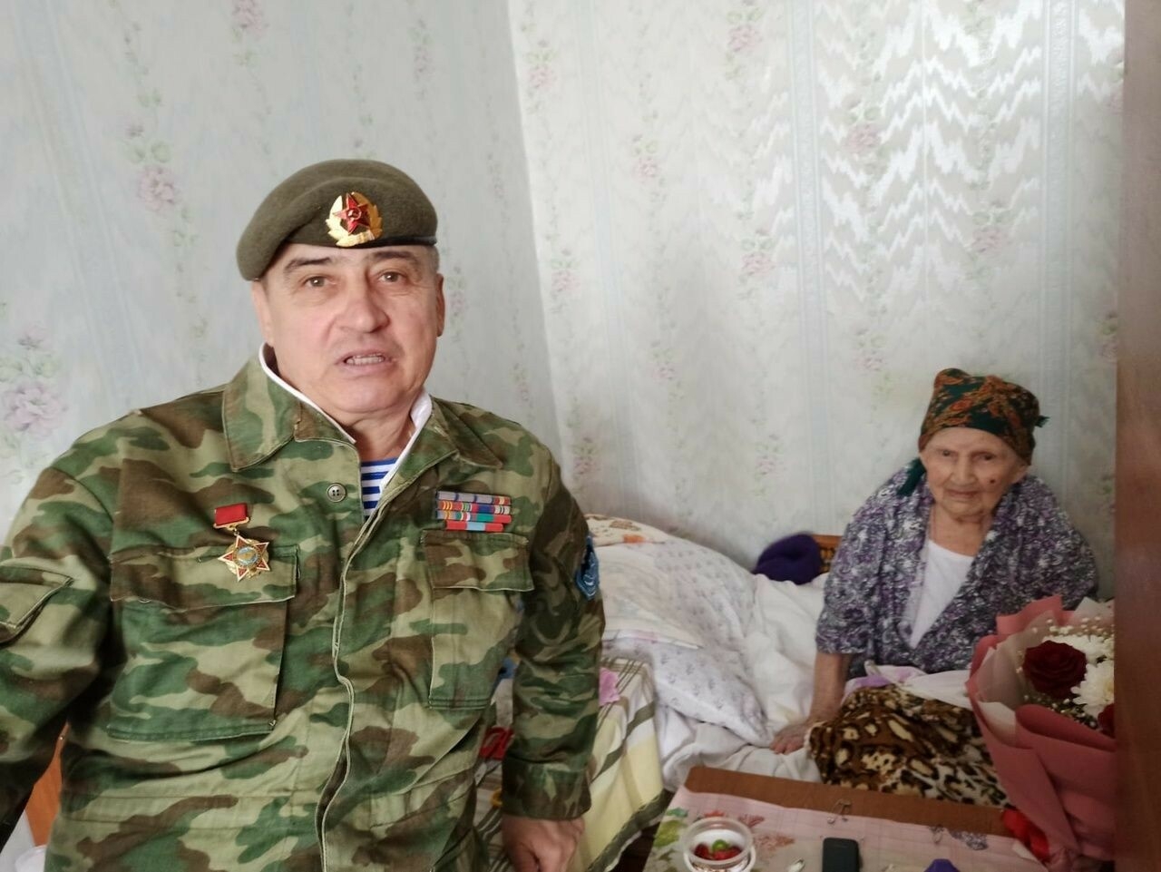 Зәйдә Татарстанның иң өлкән кешесен бәйрәм белән котладылар