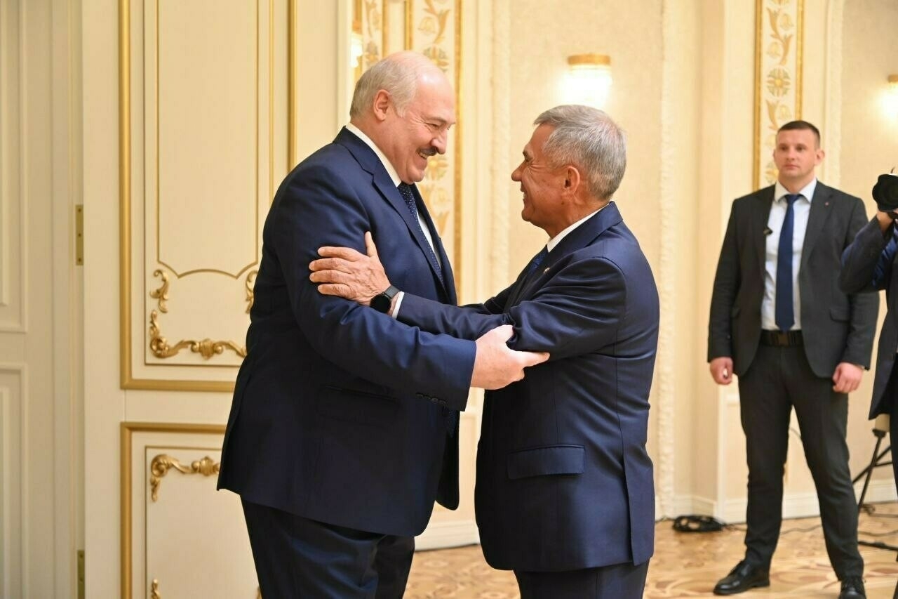 Миңнеханов Лукашенко белән очрашуда: Санкция шартларында икътисади элемтәне ныгыту зарур