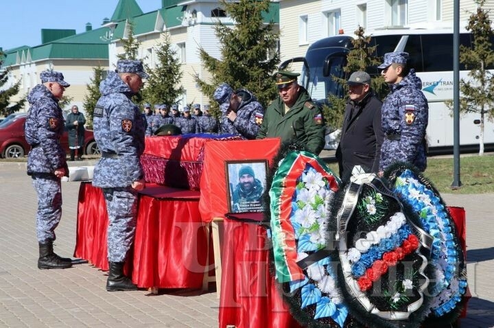 Махсус операциядә һәлак булган хәрбине Чирмешәндә соңгы юлга озаттылар