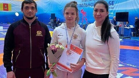 Әлмәт спортчысы ирекле көрәш буенча Россия беренчелегендә бронза медаль алды