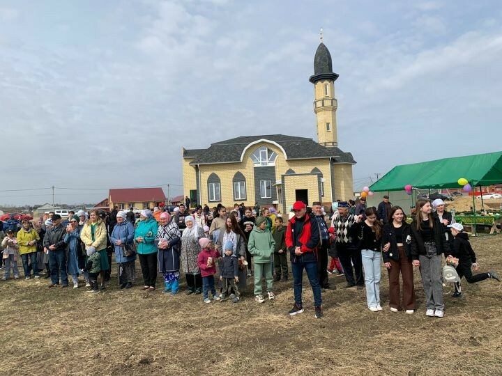 Базарлы Матакта «Өмет» мәчете янында гаилә бәйрәме булды